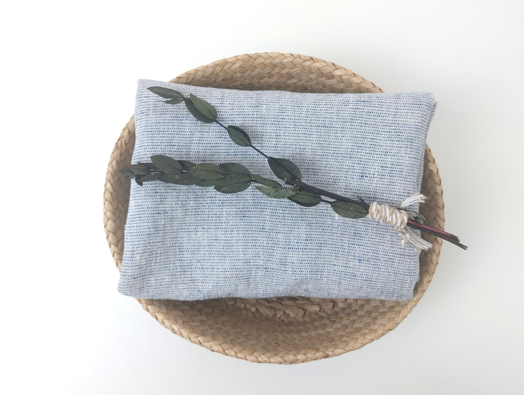100% Linen Fabric – Softly Speckled Blue Weft on Crisp White 7573