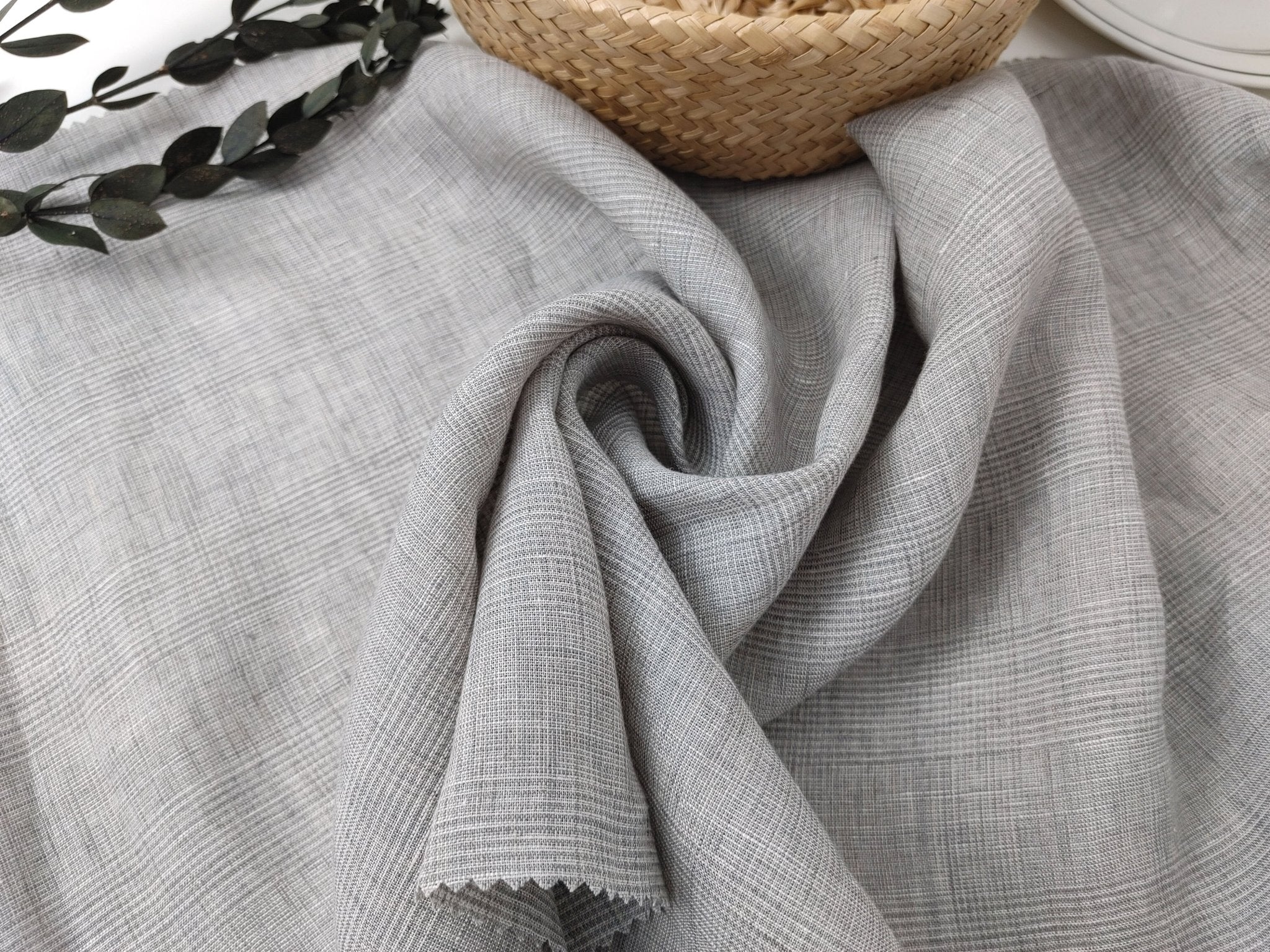 Grey Elegance: Lightweight 100% Linen Glen Plaid 6536 6508 - The Linen Lab - Gray