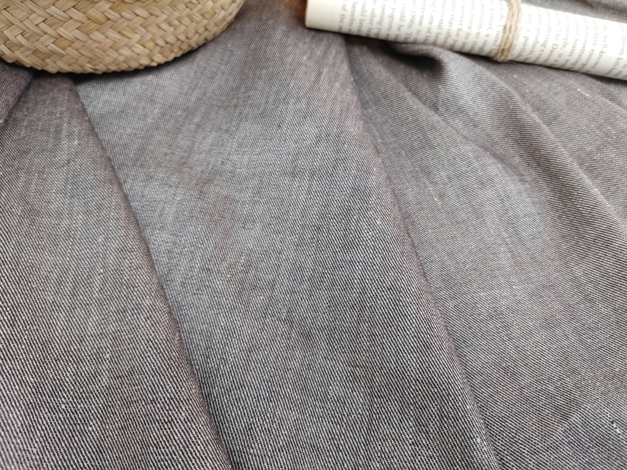 Simple Duo: Two-Tone Chambray Linen Twill Stretch Fabric 3201 4949 6504 - The Linen Lab - Beige